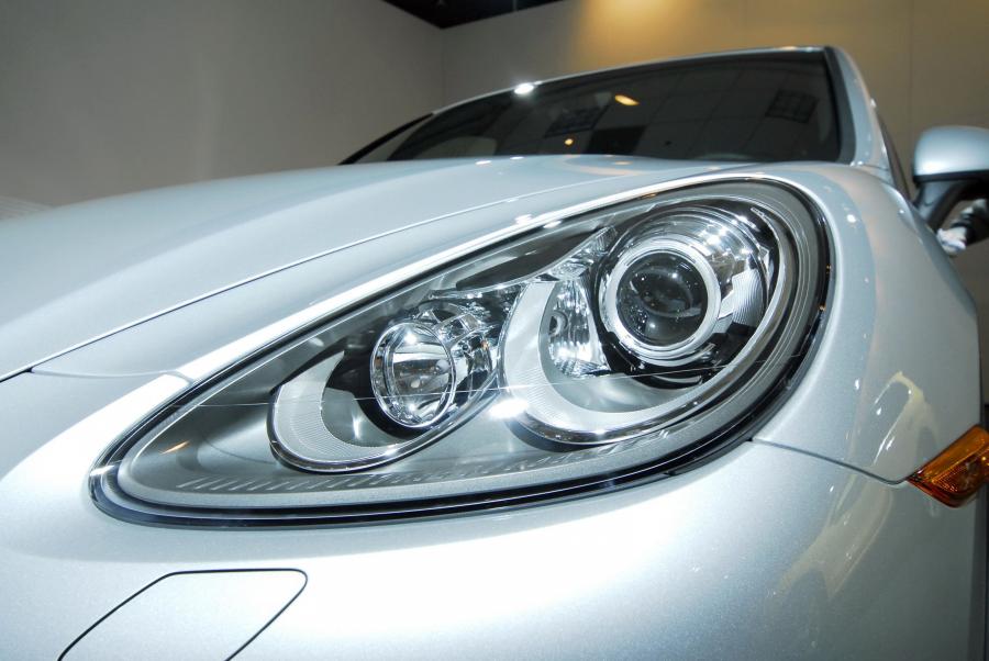  Porsche Cayenne 2011 года  (фото 103 из 107)